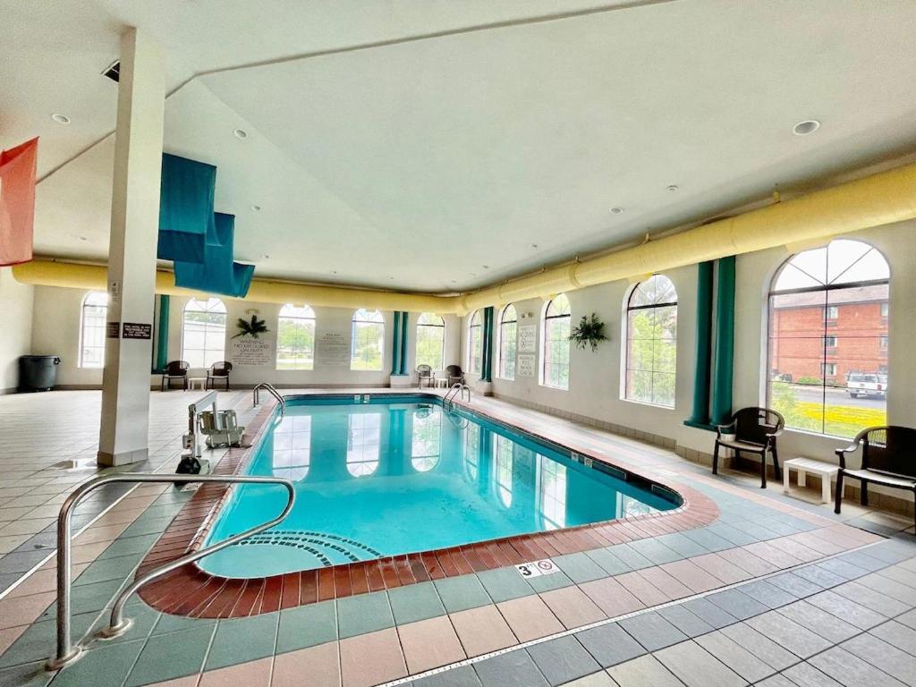 Fairbridge & Wayne Hotel 2*
